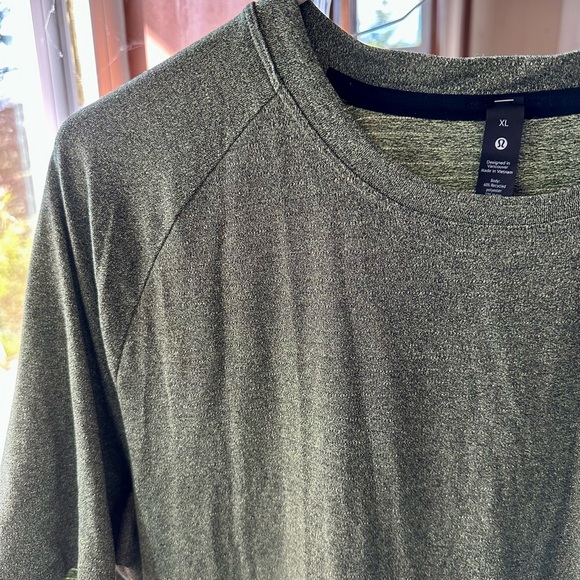 Lululemon Drysense Training Short Sleeve Shirt in Black / Faded Zap - Picture 9 of 12